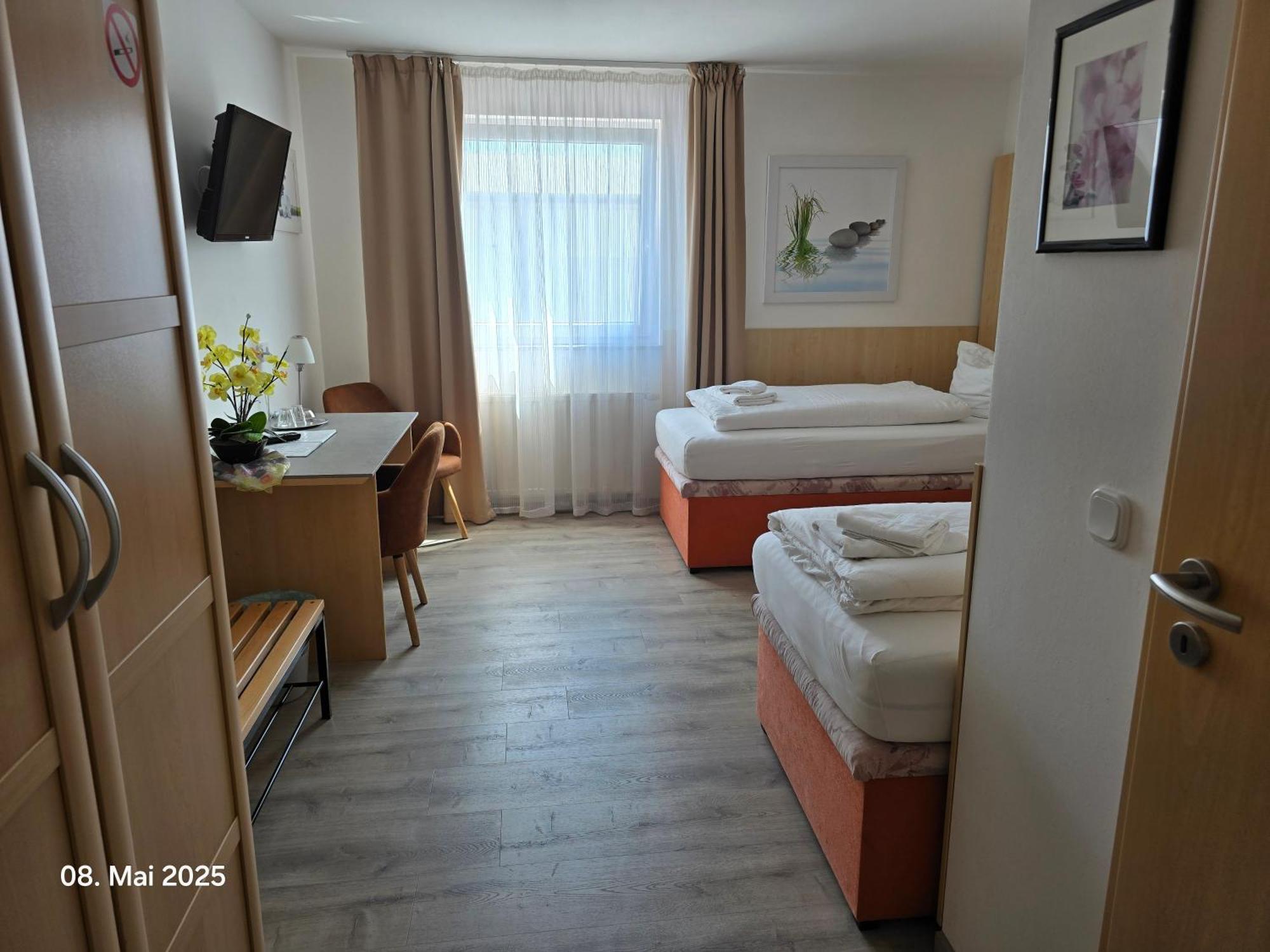 Hotel Ackermann Riedstadt Exteriör bild