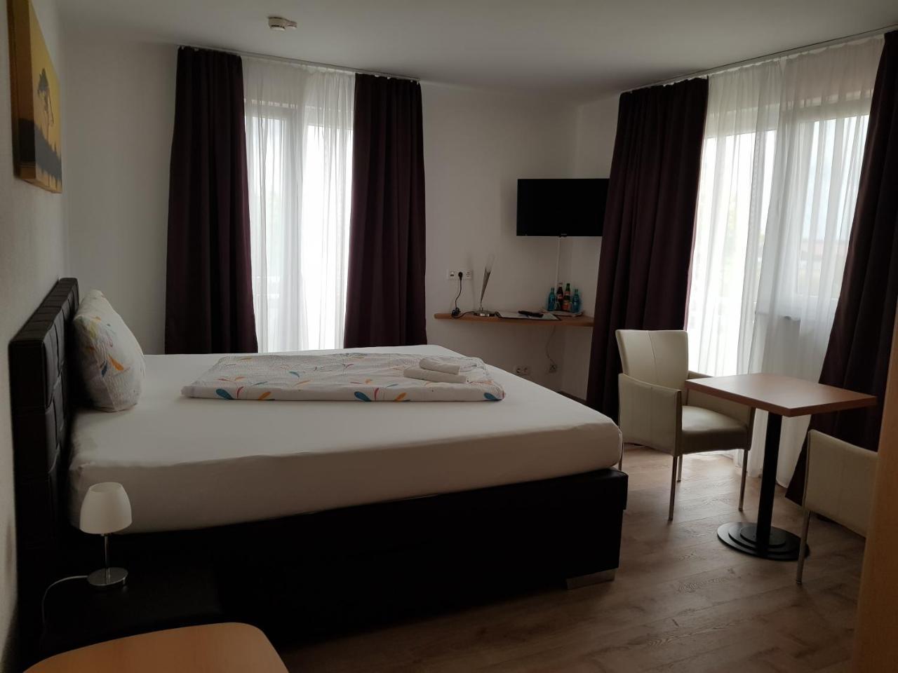 Hotel Ackermann Riedstadt Exteriör bild